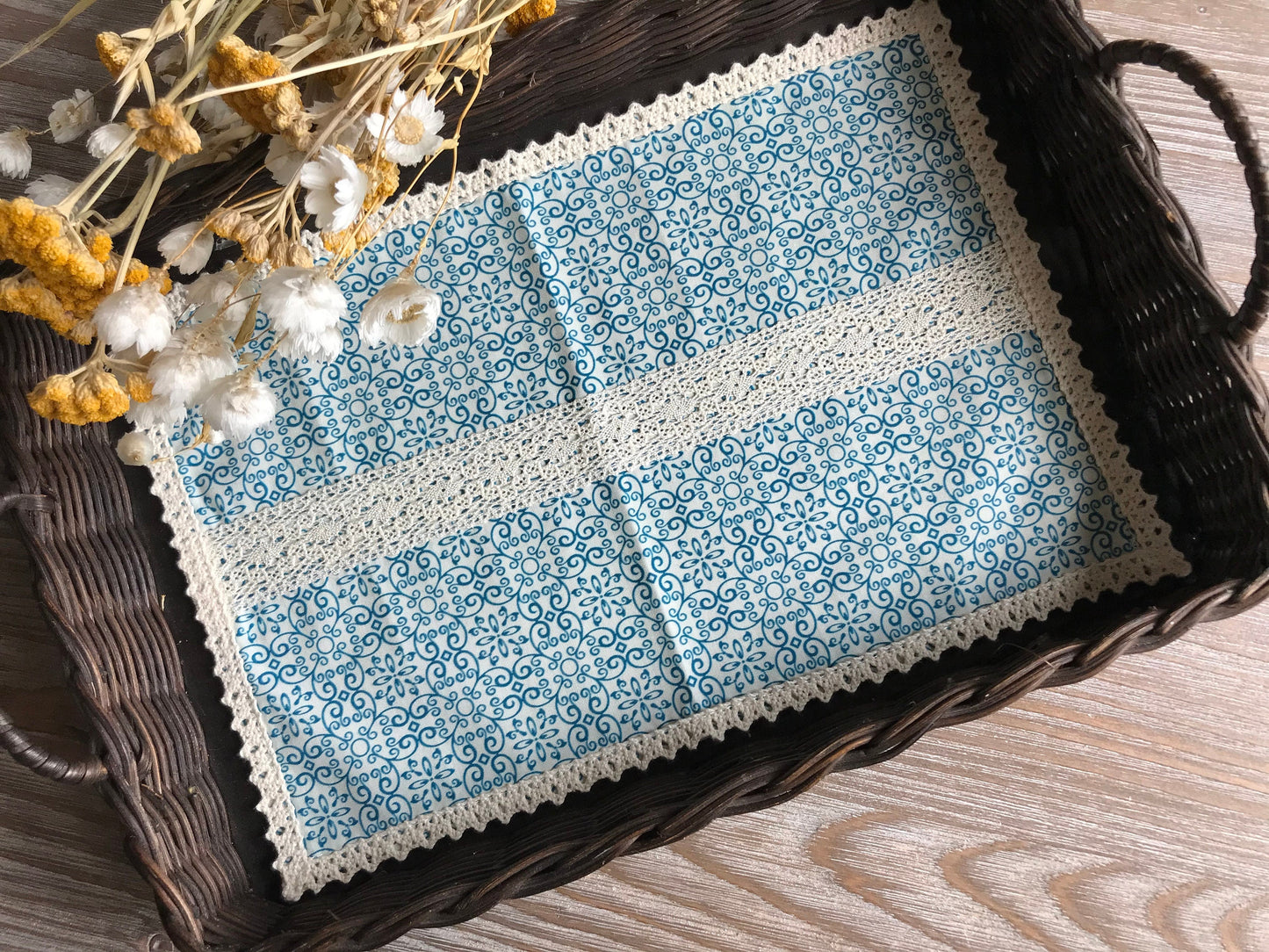 Cotton doily with cotton lace