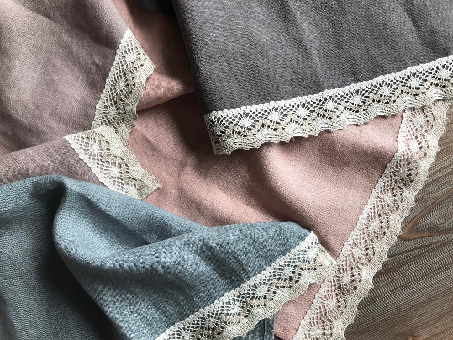 Linen napkin with lace. Assorted colors