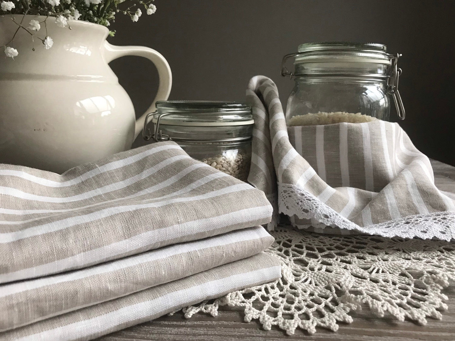 Kitchen linen tea towel with lace