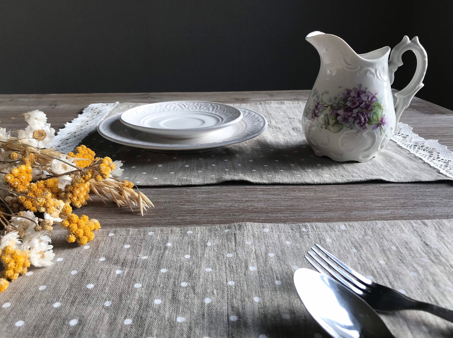 Linen place mat with linen lace. Polka Dots