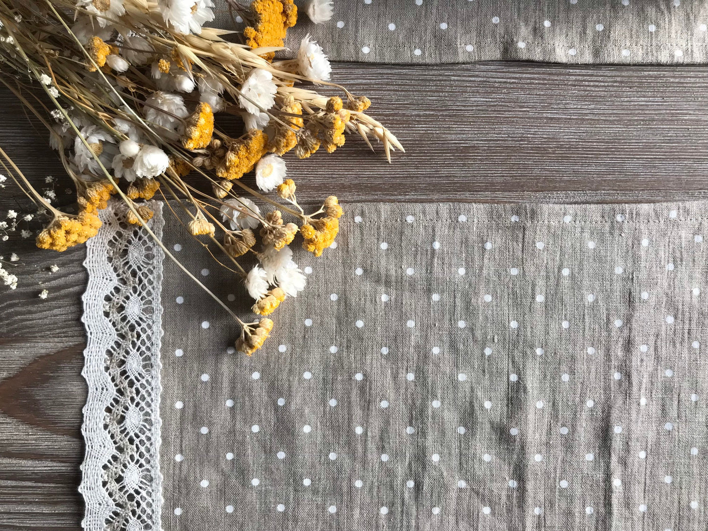 Linen place mat with linen lace. Polka Dots