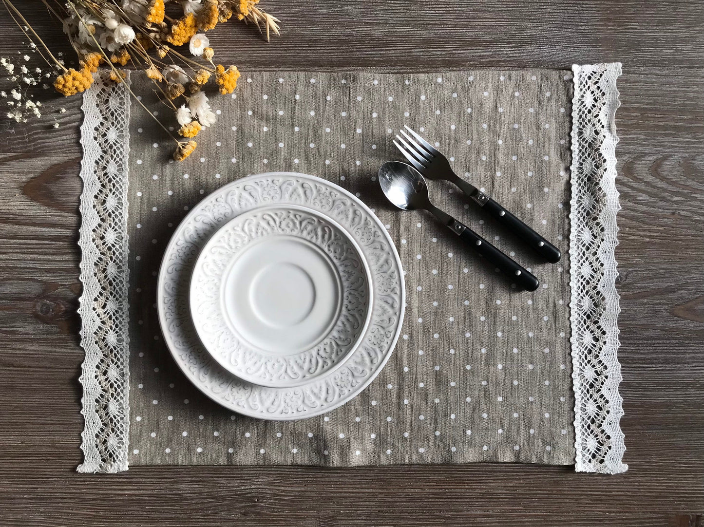 Linen place mat with linen lace. Polka Dots
