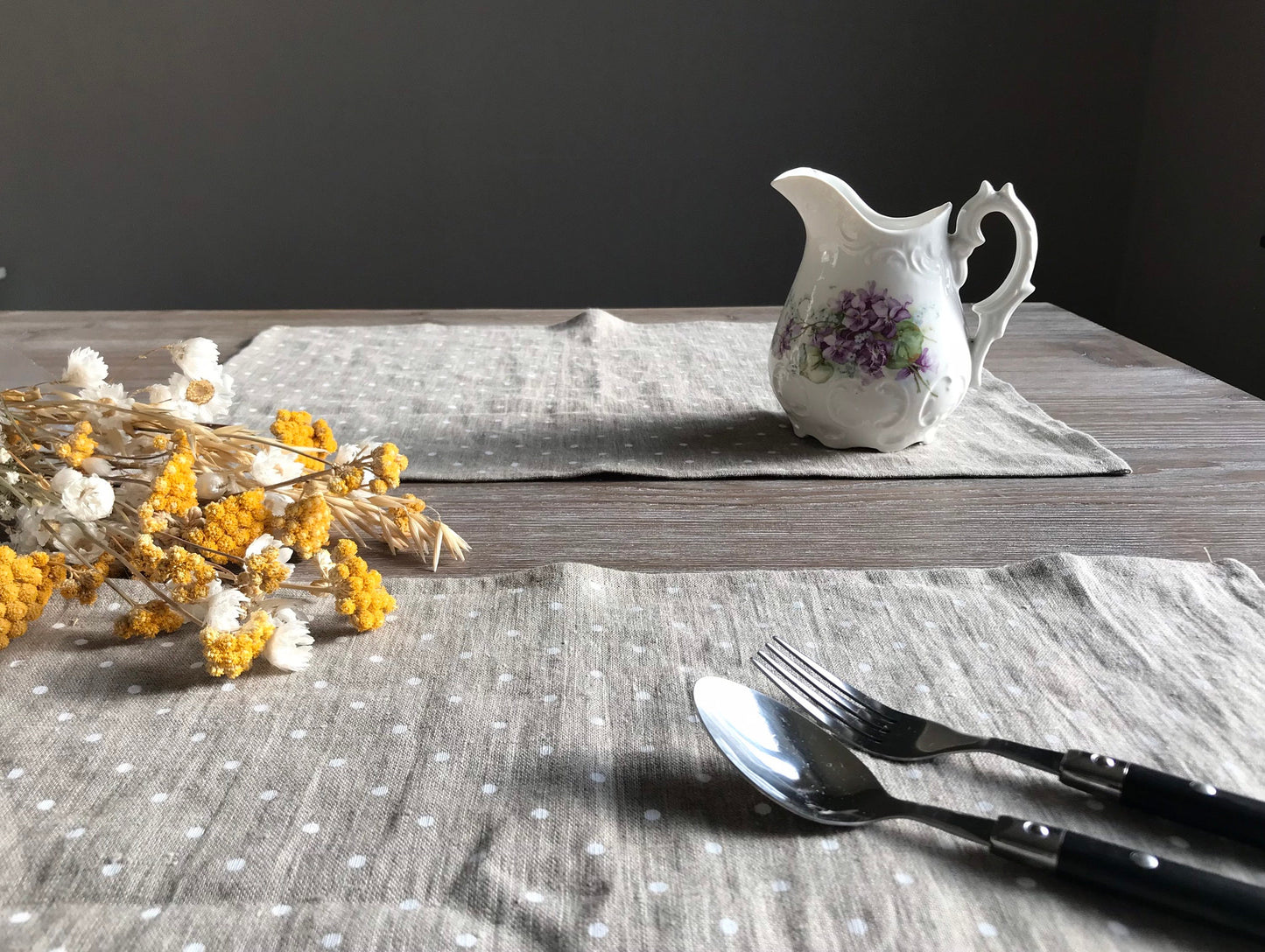 Linen place mat. Natural linen with polka dots