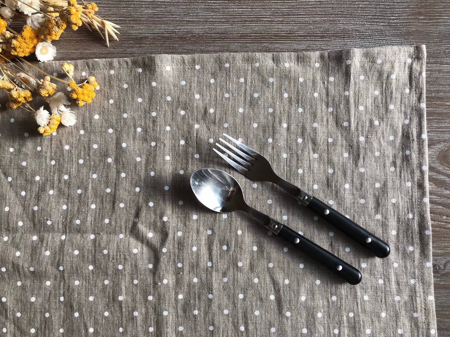 Linen place mat. Natural linen with polka dots