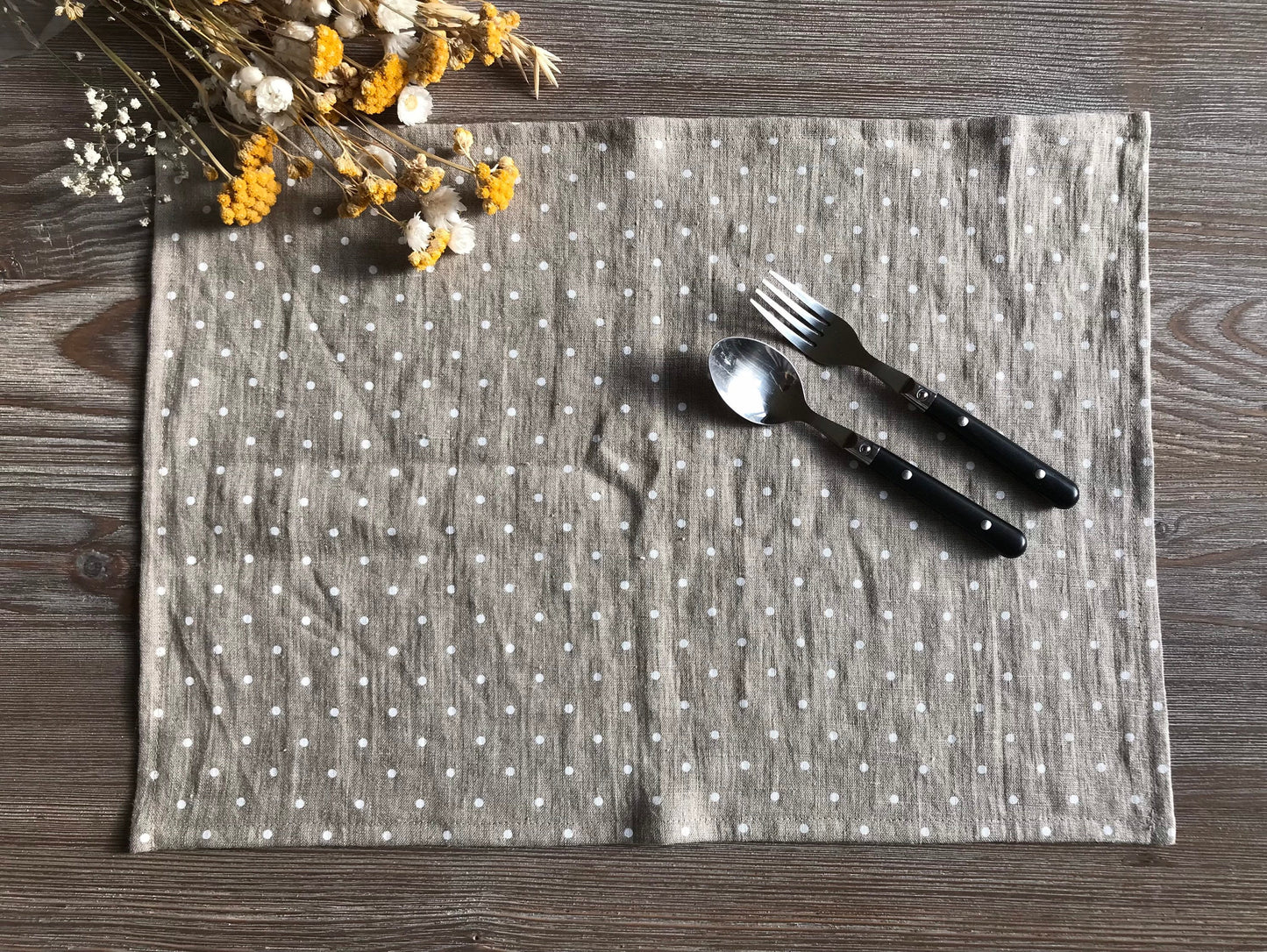 Linen place mat. Natural linen with polka dots
