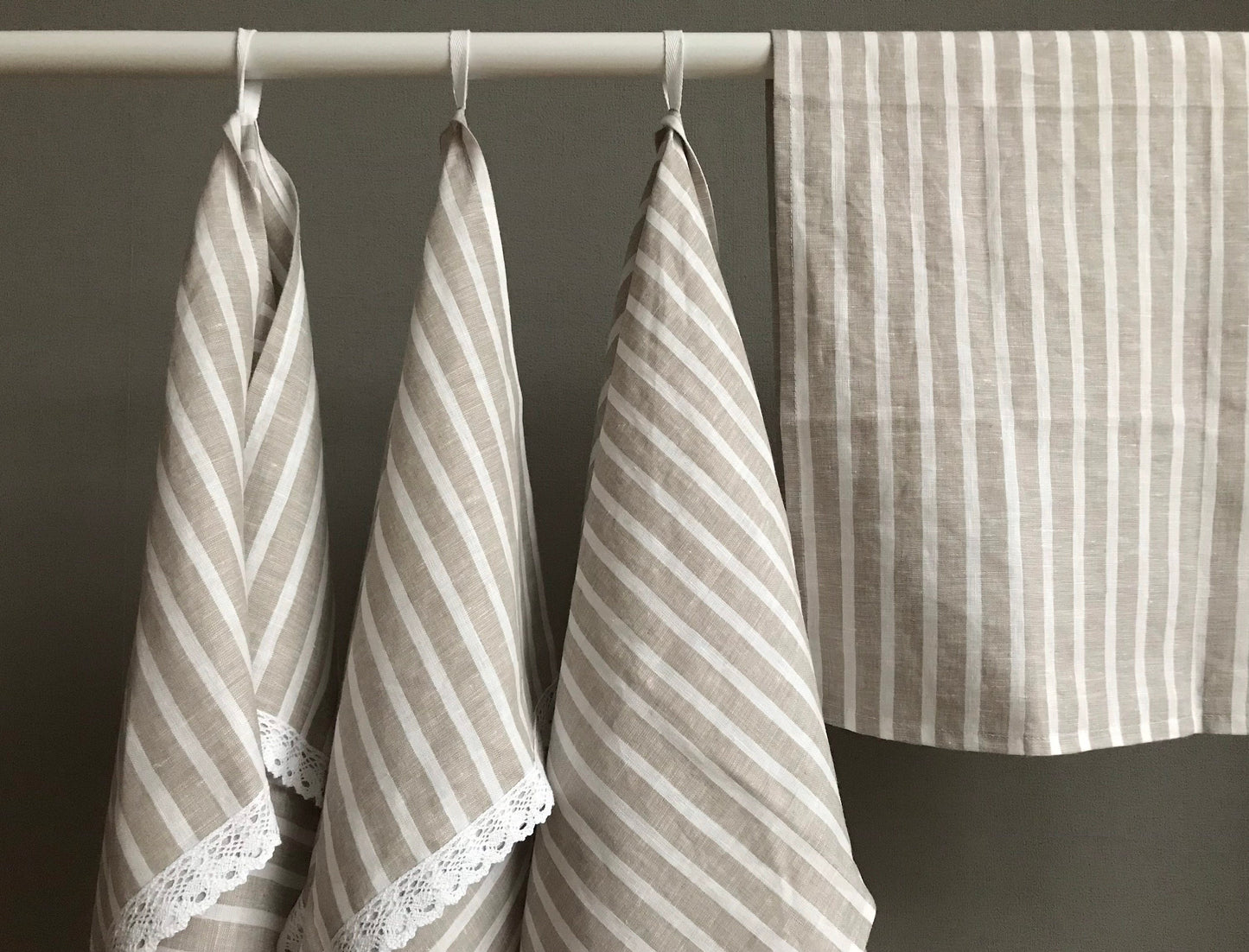 Kitchen linen tea towel with lace