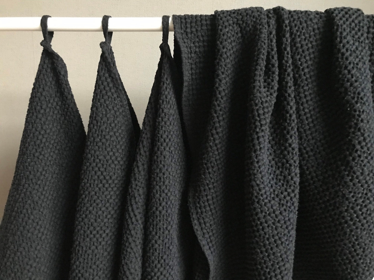 Linen waffle weave bath hand towel in different sizes. Black.