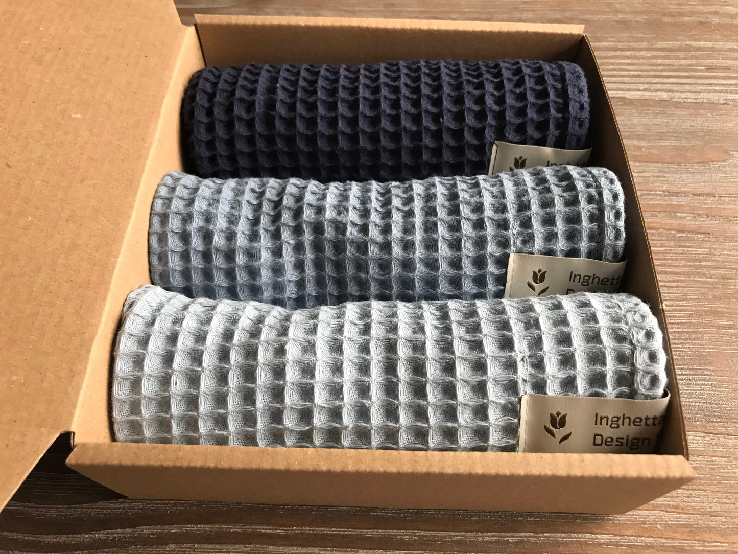 Set of 3 cotton fingertip towels. Waffle towels. Blue.