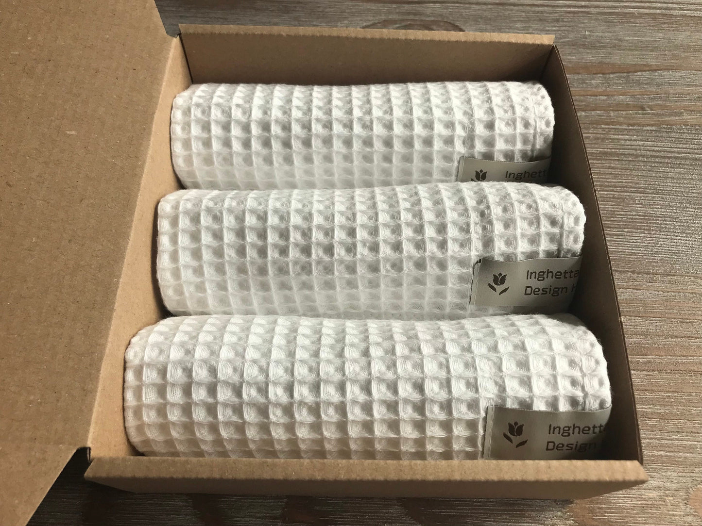 Set of 3 cotton fingertip towels. Waffle white towels