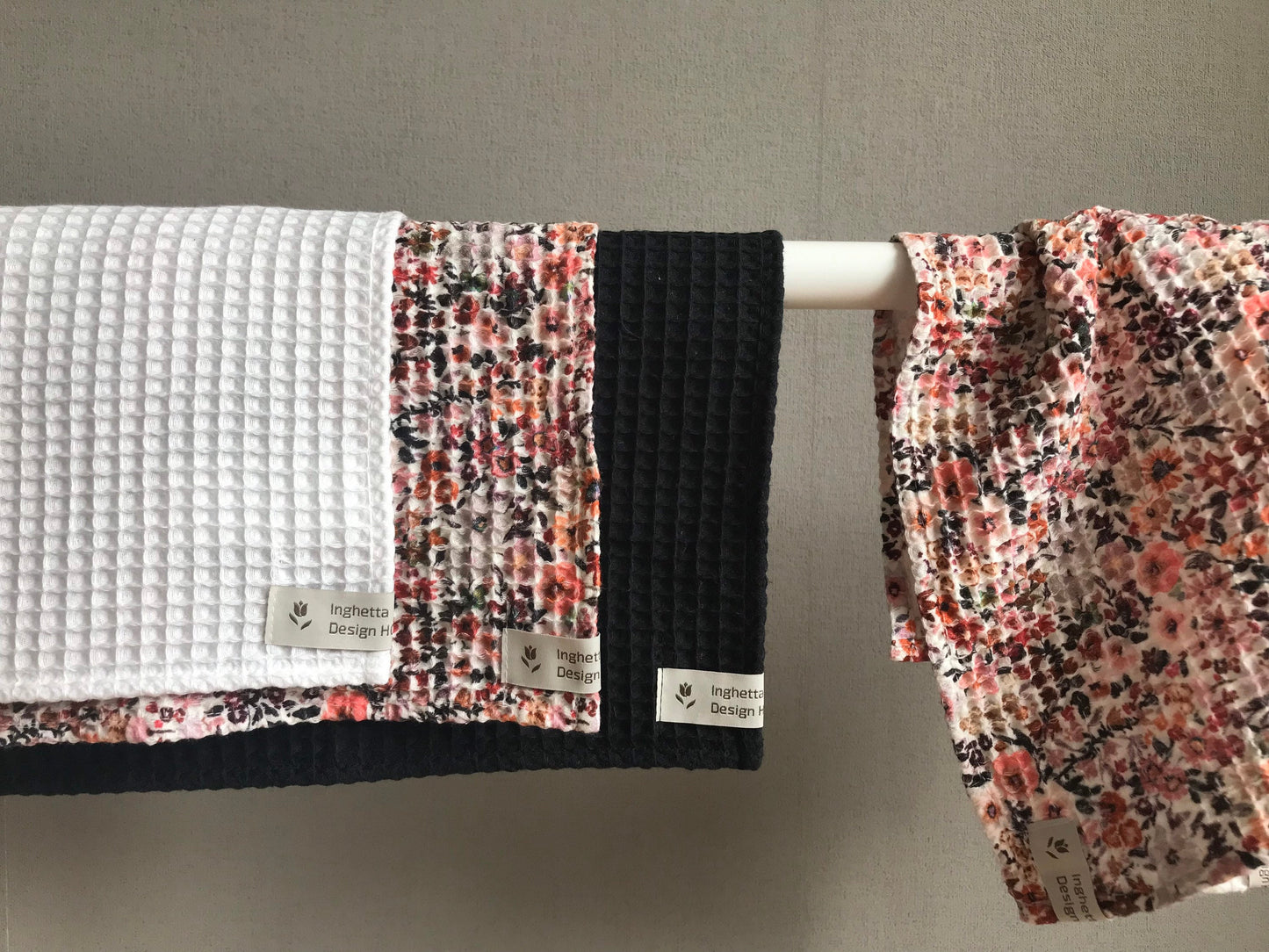 Set of 3 cotton fingertip towels. Waffle weave cotton. Black, white, pink flowers