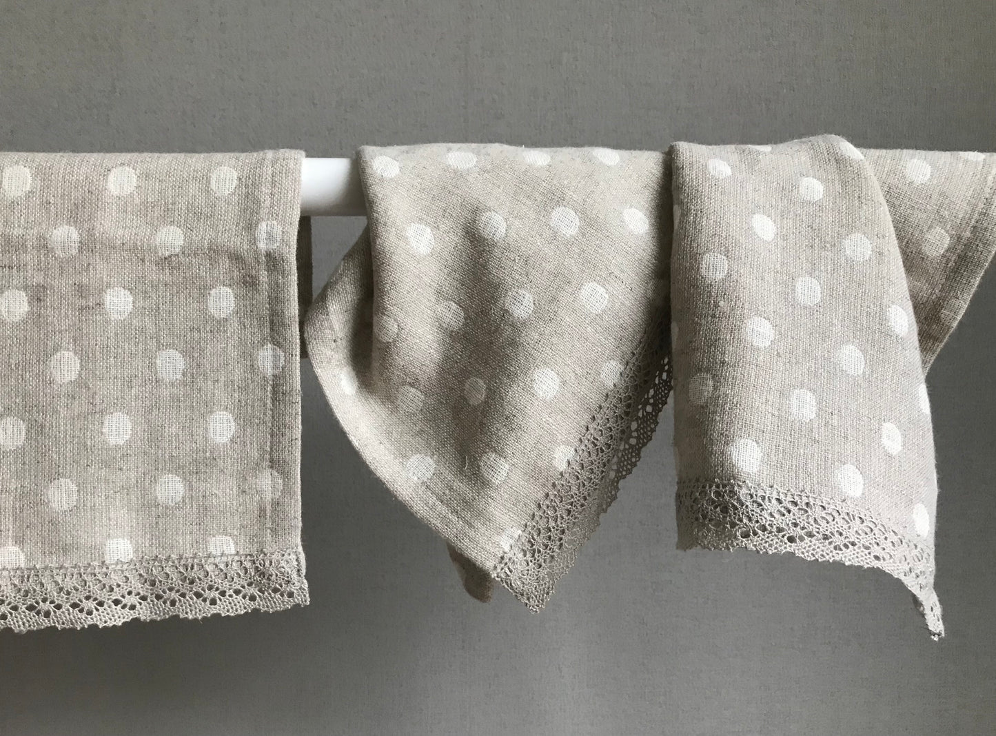 Fingertip linen towel with lace. Polka dots