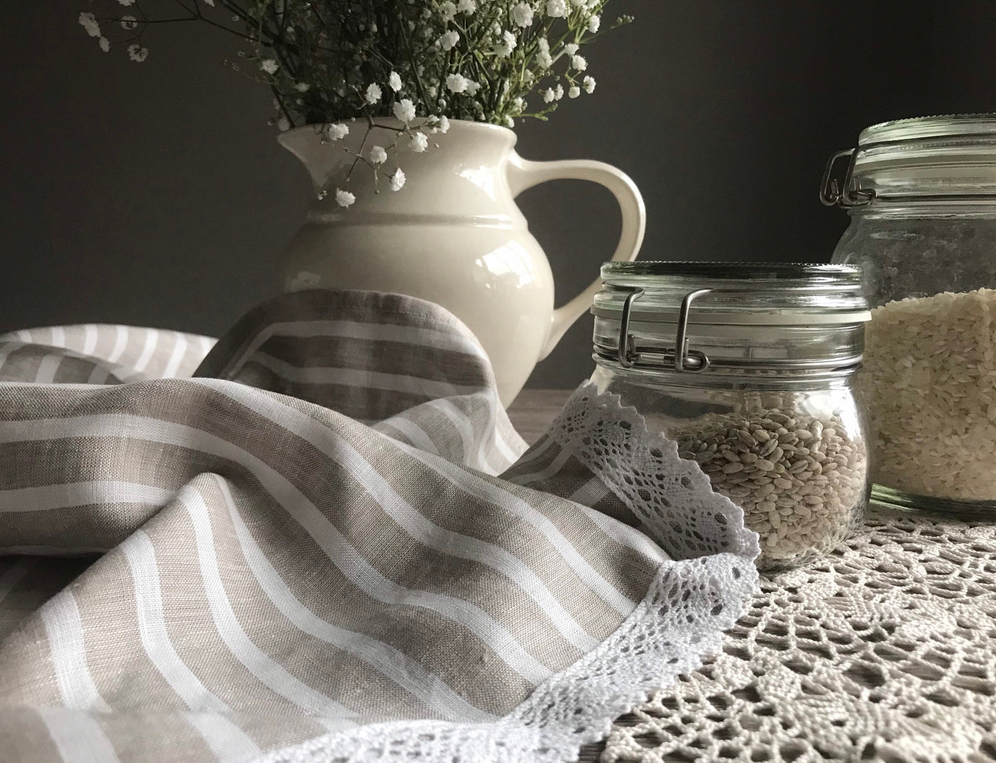 Kitchen linen tea towel with lace