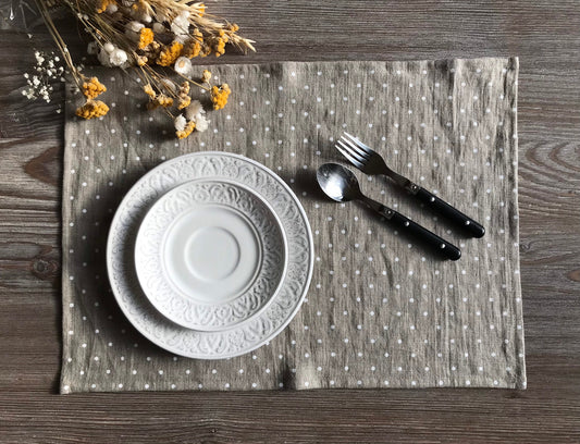 Linen place mat. Natural linen with polka dots