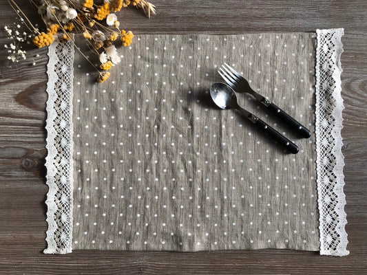 Linen place mat with linen lace. Polka Dots