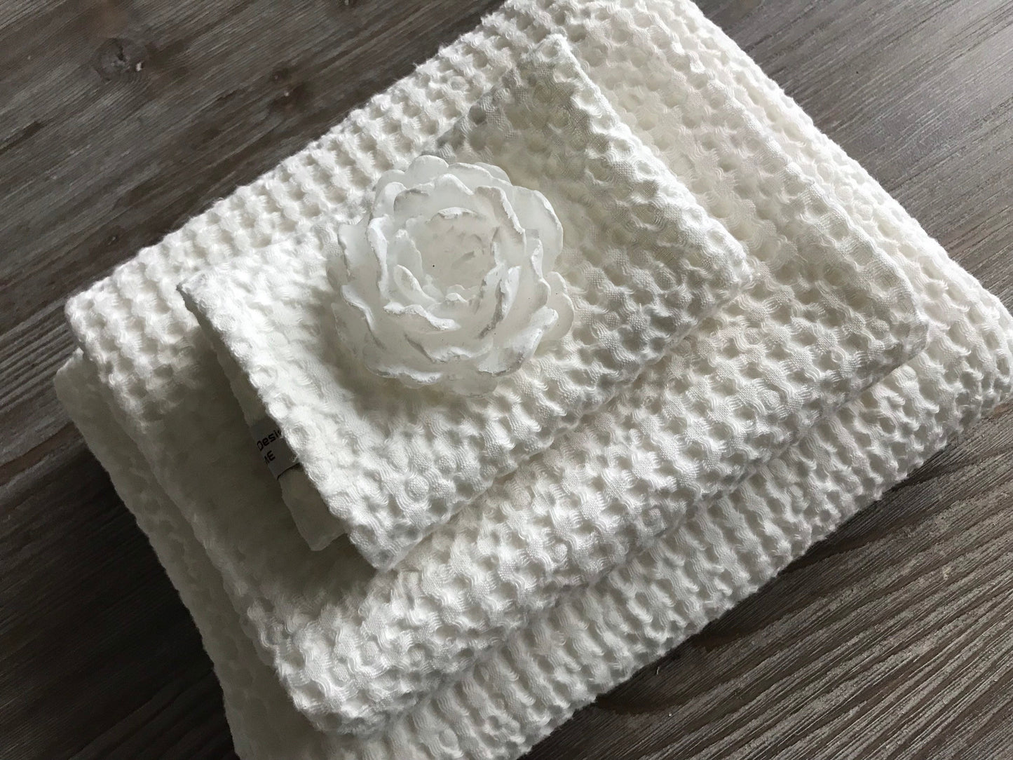 Bath waffle weave towel. Linen cotton blend. White.