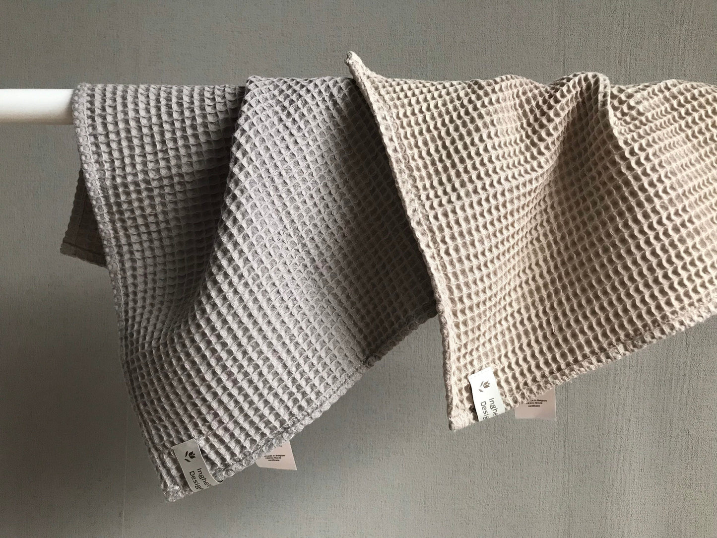 Set of 3 cotton fingertip towels. Waffle Weave. Beige