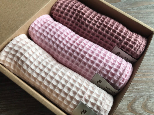 Set of 3 fingertip waffle towels in box. Waffle weave cotton. Pink colors