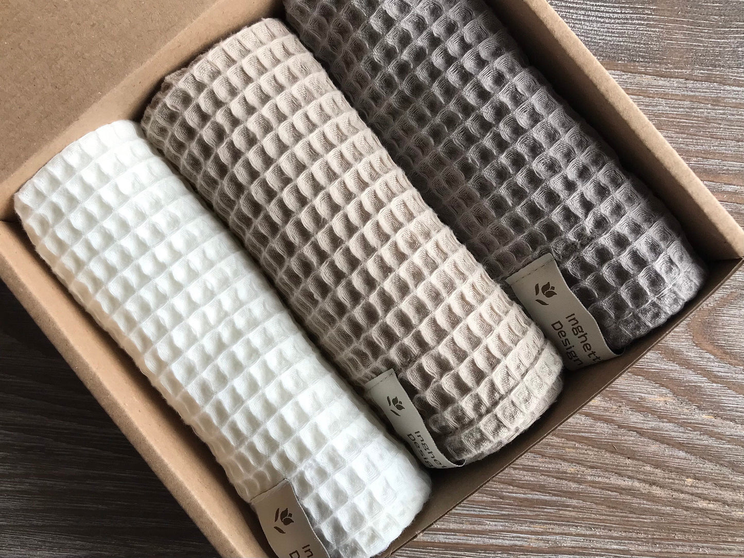 Set of 3 cotton fingertip towels. Waffle Weave. Beige