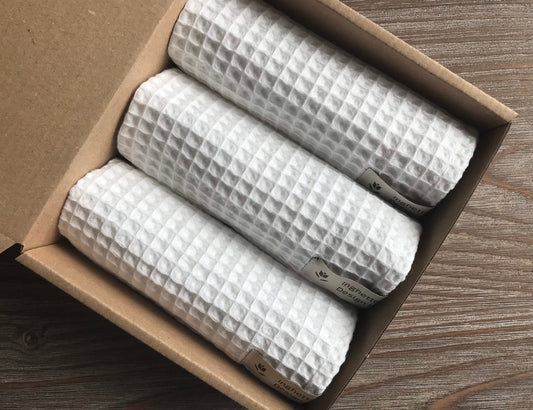 Set of 3 cotton fingertip towels. Waffle white towels