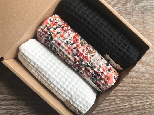 Set of 3 cotton fingertip towels. Waffle weave cotton. Black, white, pink flowers